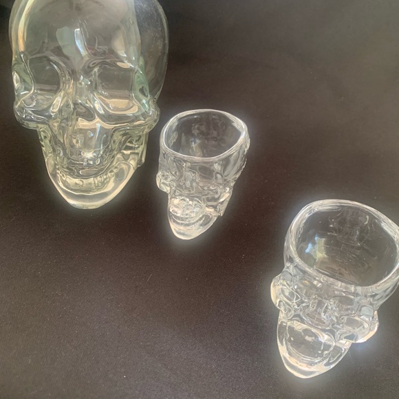Crystal Head Skull Bottle & Shot glasses - Picture 5 of 11